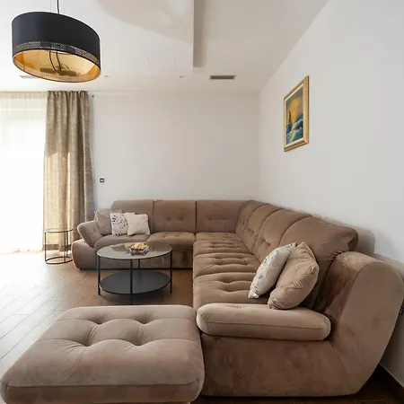 Large Luxury Family And Friends 1 Min Walk To Znjan And 2 Private Garages * Split