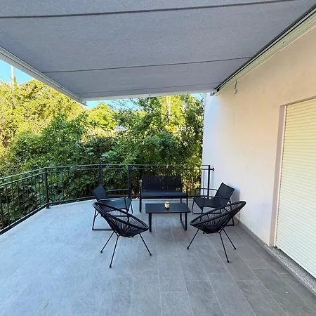 Large Luxury Family And Friends 1 Min Walk To Znjan And 2 Private Garages Appartement *