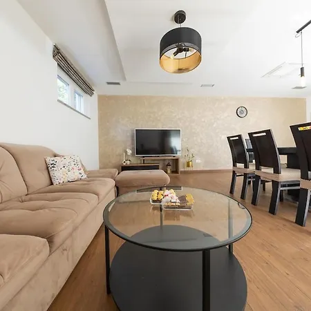 Appartement Large Luxury Family And Friends 1 Min Walk To Znjan And 2 Private Garages *