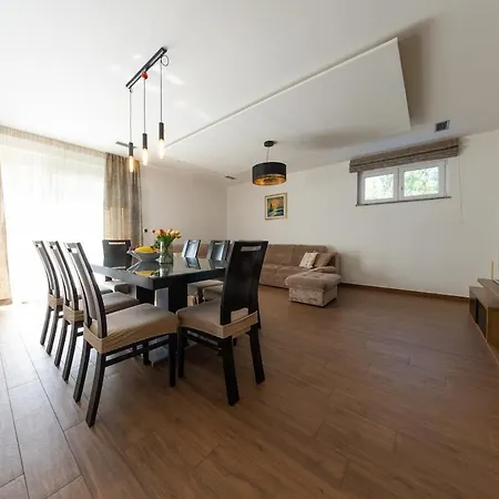 Appartamento Large Luxury Family And Friends 1 Min Walk To Znjan And 2 Private Garages *