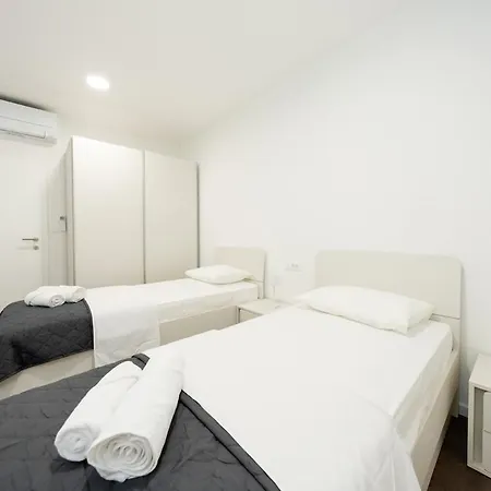Large Luxury Family And Friends 1 Min Walk To Znjan And 2 Private Garages *