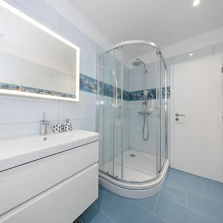 Large Luxury Family And Friends 1 Min Walk To Znjan And 2 Private Garages Appartamento *