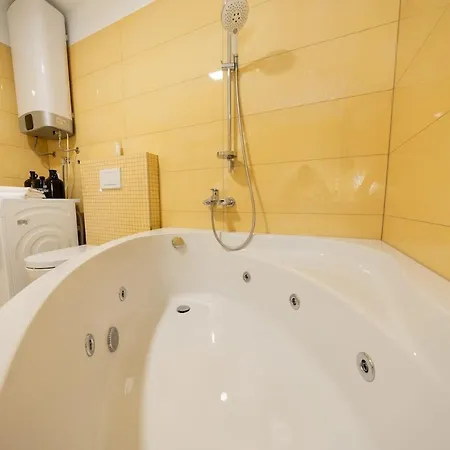 Appartement Large Luxury Family And Friends 1 Min Walk To Znjan And 2 Private Garages Split