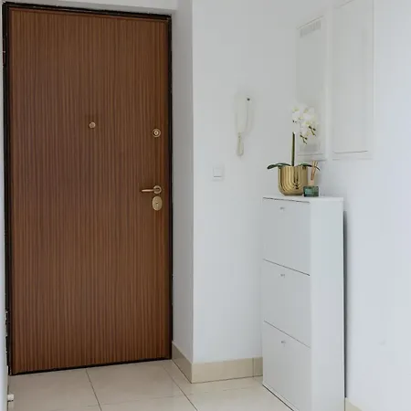 Large Luxury Family And Friends 1 Min Walk To Znjan And 2 Private Garages Appartamento *