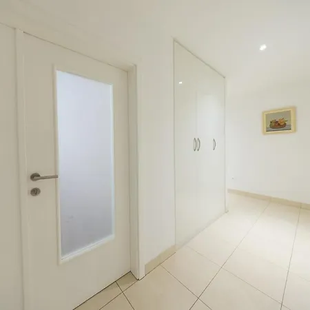 Large Luxury Family And Friends 1 Min Walk To Znjan And 2 Private Garages *
