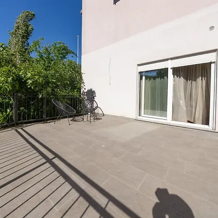 Large Luxury Family And Friends 1 Min Walk To Znjan And 2 Private Garages