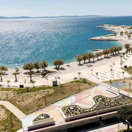Large Luxury Family And Friends 1 Min Walk To Znjan And 2 Private Garages Split
